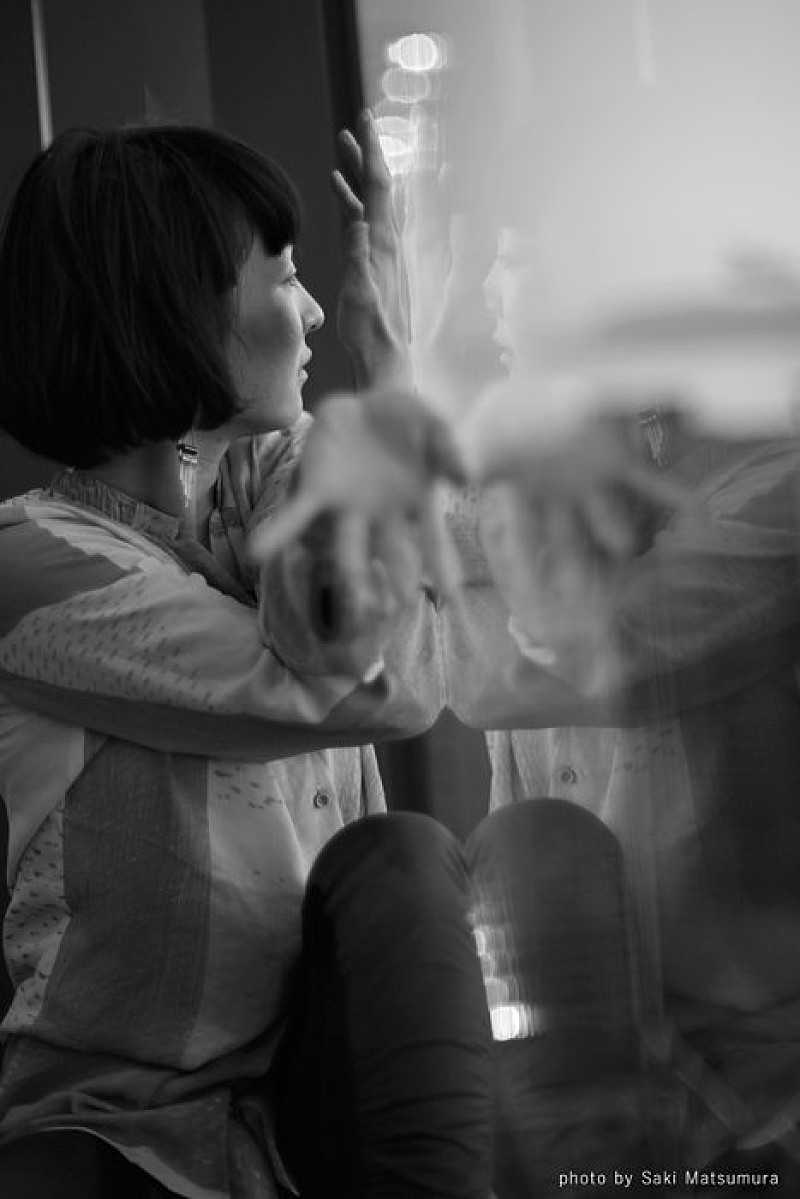 「三東瑠璃アーティスト写真:Photo by SAKI MATSUMURA」2枚目/2