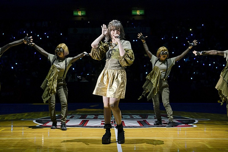 きゃりーぱみゅぱみゅ、XFLAGプロデュース【B.LEAGUE B1開幕戦】で劇場版モンスト主題歌をサプライズ歌唱