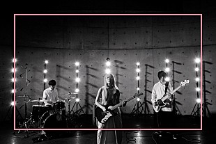 「Co shu Nie、新曲ティザー映像で“悪魔の酒”『アブサント』とコラボ」