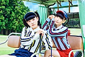 「藤咲彩音（でんぱ組.inc）＆ 星野にぁ（妄キャリ）、ユニット新曲MVで「グリーンマン」を追いかける」1枚目/9