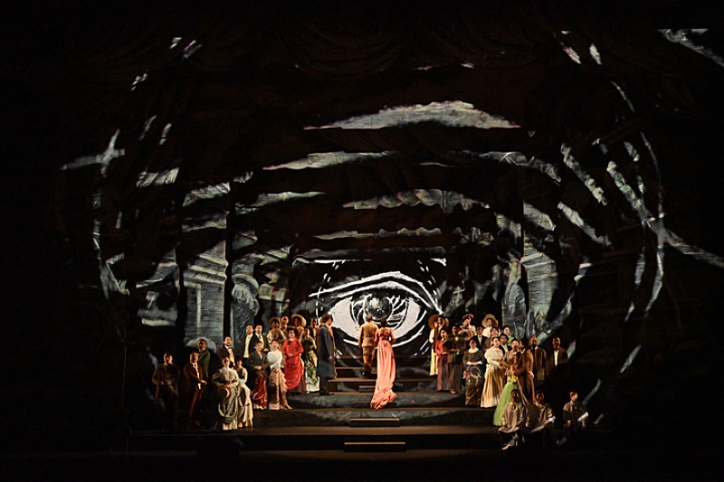 新国立劇場『魔笛』開幕、美術家ケントリッジによるアニメーションとリアルが融合した魔法の舞台 