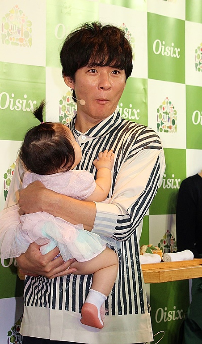 渡部建 長男は 目が奥さん似 クリックリですごくかわいい Daily News Billboard Japan