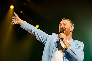 「サム・スミス、18,000人の心を震わせた来日公演のレポートが到着」