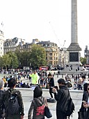 「コブクロ、初の海外ストリートライブをロンドンで決行」1枚目/2