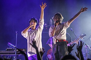 「DATS、新体制初のフリーイベントが超満員の大盛況 MONJOE(Vo.)とAAAMYYYとのコラボ曲も初披露」