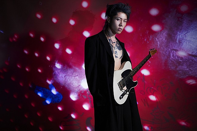 「MIYAVI、アーティストと真剣勝負のコラボAL第3弾が決定　蜷川実花撮り下ろしアー写公開」1枚目/1