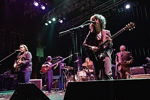 「ヨ・ラ・テンゴ×坂本慎太郎、盟友2アーティストによるW公演のライブ・レポートが公開」