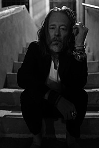 トム・ヨーク、悪魔の再生を告げる新曲「Open Again」解禁 | Daily