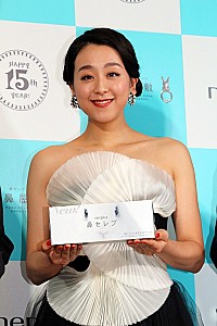 浅田真央、アイスホッケ－に挑戦中 目標は「試合に参加できたら