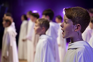 「少年たちの聖なる歌声が観客を清らかな世界へ誘う、イギリス少年合唱団「LIBERA」来日ツアーが開幕」