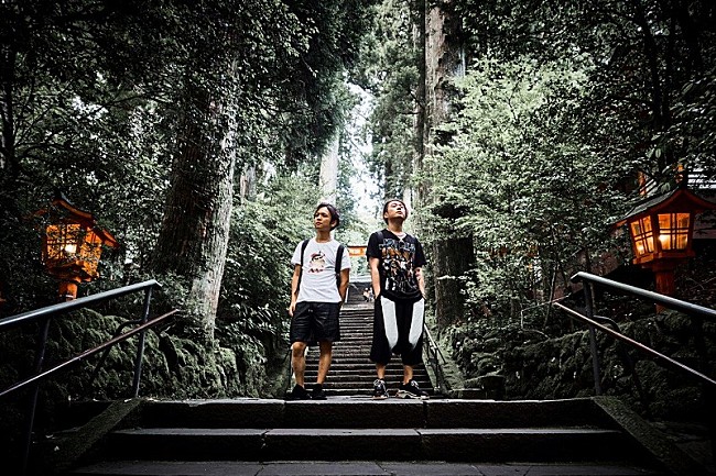 「KENZO(彩冷える)とYOUSAY(ex. THE KIDDIE)の新ユニット“雷兄弟”、ディレクターインテツ(彩冷える)を迎えYouTube番組開始」1枚目/3