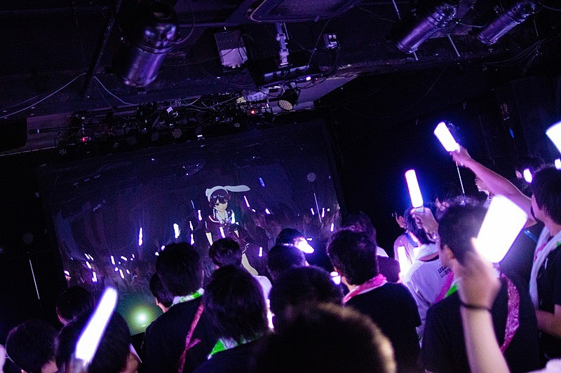 バーチャルアイドル響木アオ、ファンの涙も見えた全国ツアー東京公演 