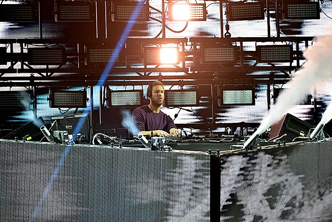 「カルヴィン・ハリス、EDMに戻るつもりはないと明言「自分が作っていて楽しい音楽とはまったく共通点がない」」1枚目/1