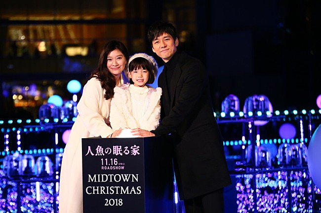 「篠原涼子ら東京ミッドタウン点灯式に登壇、特等席から見るイルミネーションに「贅沢です」　」1枚目/10