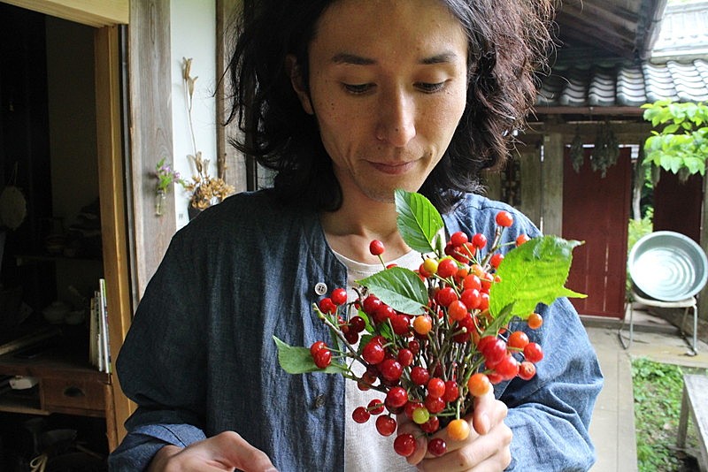 高木正勝、初のプライベート・ピアノ曲集＆エッセイ集『こといづ』発売 