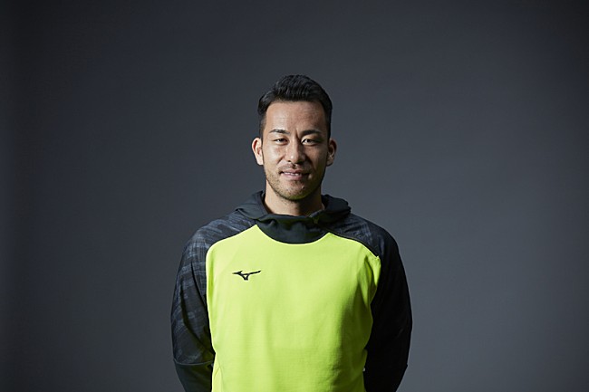 「イマジン・ドラゴンズがサッカー吉田麻也選手を起用したニューアルバム動画スポット公開」1枚目/3