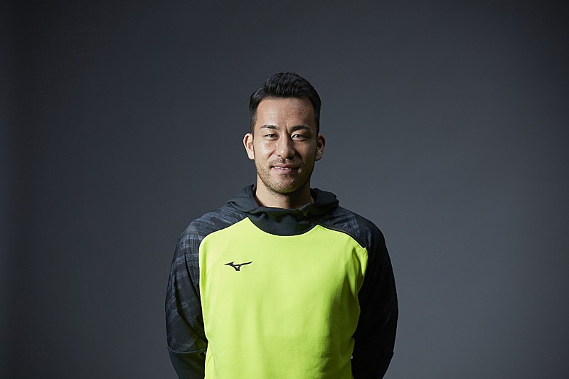 イマジン・ドラゴンズがサッカー吉田麻也選手を起用したニューアルバム動画スポット公開