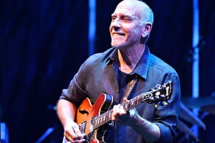 「異なるアングルからのジャズへのアプローチ――　70歳のラリー・カールトンが振り返る“豊潤なキャリア”を間近で堪能するスペシャル・ステージ」