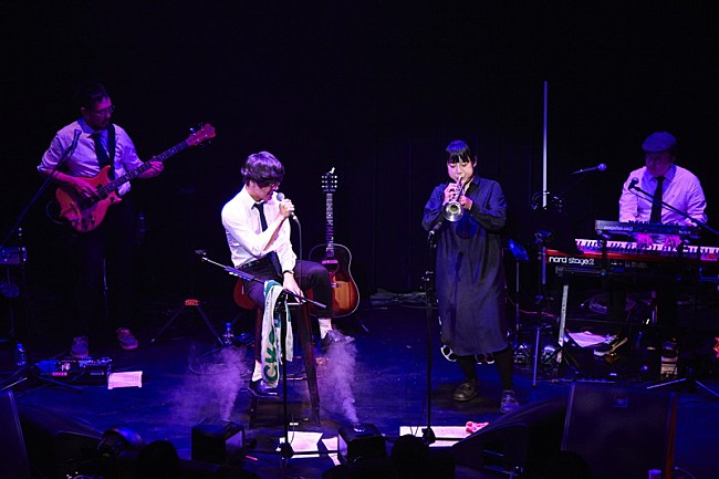 「クラウド・ルー、2ステージ異なるテーマで披露されたクラブ公演が終了　ファンファン（くるり）もゲスト参加しツアー・ファイナルにふさわしい舞台に」1枚目/20