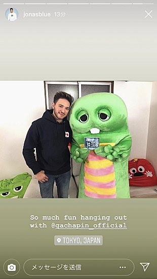 「来日中のジョナス・ブルー、ガチャピンに大興奮「レジェンドの恐竜に会えてとても光栄」」