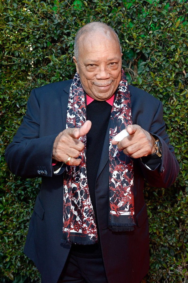 「クインシー・ジョーンズ、ハリウッドに手形を付けた初の作曲家に」1枚目/1