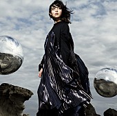 「家入レオ、球体でも表現された“世界”が印象的なアートワーク公開」1枚目/4