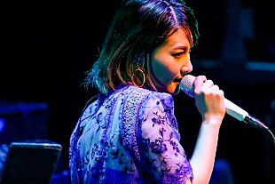 「佐藤千亜妃、カヴァーライブ【VOICE】をビルボードライブにて開催　ソロ曲も披露された特別な一夜の模様をレポート」