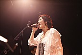 「＜ライブレポート＞BONNIE PINK　クリスマス・イブに行われた大阪でのワンマンライブをレポート」1枚目/8