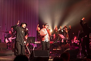 「A Hundred Birds Orchestra主催のクリスマスイベントが今年も開催、愛あふれるステージに」