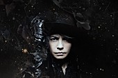 「HYDE、『デビル メイ クライ 5』イメージソング「MAD QUALIA」3/20シングル発売決定」1枚目/2