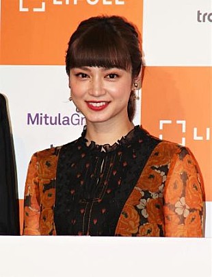 「平愛梨、夫・長友佑都選手の“代理”で登場　息子も「サッカ－を選んでくれたらいいな」」