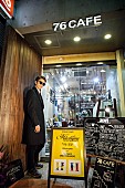 「Hilcrhyme、自身のポップアップカフェに来店「ぜひ最新のHilcrhymeを見に来てください」」1枚目/6