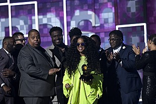 「【第６１回グラミー賞】H.E.R.の『H.E.R.』が＜最優秀R&amp;Bアルバム賞＞受賞、プレゼンターは、BTS (防弾少年団)」