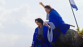 「稲垣吾郎＆香取慎吾、爽やかな青の羽織と袴で息ぴったりの掛け合い」1枚目/7