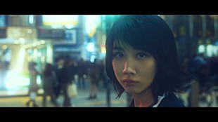 「milet「Again and Again」MV公開、松本穂香が渋谷をさまよう」