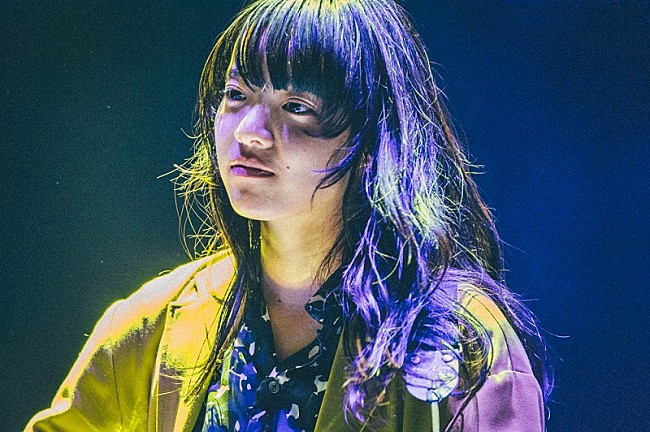 「あいみょん、日本武道館公演レポート到着　360度観客に囲まれたセンターステージ」1枚目/11