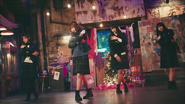 「欅坂46、儚さと可愛さが詰め込まれた「ごめんね クリスマス」MV公開」1枚目/15