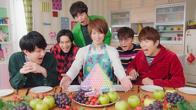 「関ジャニ∞、感動と笑いのギャップが見どころ『ハイチュウ』新CMに出演」1枚目/1