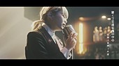「謎の殺人事件？　カノエラナの新曲「ダンストゥダンス」のカオスなMVが公開」1枚目/3