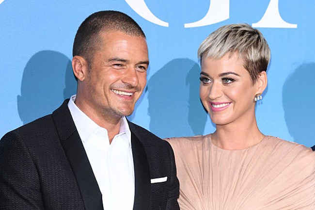 「ケイティ・ペリー、オーランド・ブルームにヘリでプロポーズされた一部始終を語る「すごくよくやってくれた」」1枚目/1