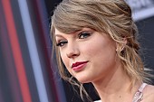 「テイラー・スウィフト、英エル誌の表紙に抜擢＆音楽の力について語る」1枚目/1