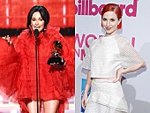 「ケイシー・マスグレイヴス＆ヘイリー・ウィリアムス、シンディー・ローパーをライブでカヴァー」1枚目/1