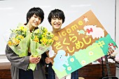 「さくらしめじ、中学校で“卒業記念公演”サプライズライブ」1枚目/7