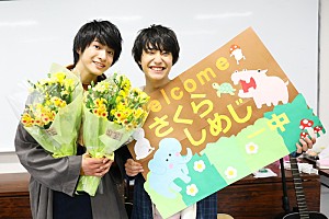 さくらしめじ、中学校で“卒業記念公演”サプライズライブ | Daily News