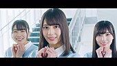 「日向坂46、デビュー曲「キュン」MV公開　100名のエキストラ従えてダンス」1枚目/11