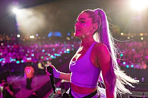 アリアナ・グランデ、スタバとのコラボ・ドリンク“クラウド