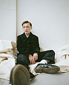 「北アイルランド出身SSWソーク、新曲MVは「デヴィッド・リンチ風な夢」」1枚目/3