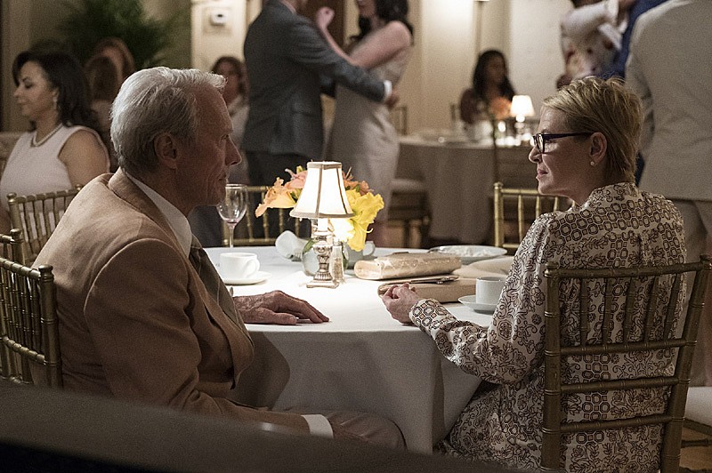 「(c)2018 VILLAGE ROADSHOW FILMS (BVI) LIMITED, WARNER BROS. ENTERTAINMENT INC. AND RATPAC-DUNE ENTERTAINMENT LLC」4枚目/5