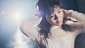 「田村芽実、白ドレスでパフォーマンス「無形有形」MV公開」1枚目/7