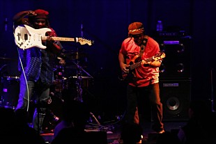 「ヴィクター・ウッテン、世界最高水準を誇るベーシストが織りなすグルーヴとテクニックが融合した大阪公演のライブレポートが到着」